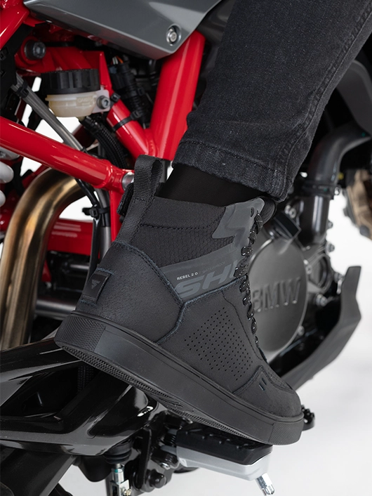 SHIMA_REBEL WP_BLACK_LADY_600x800_04